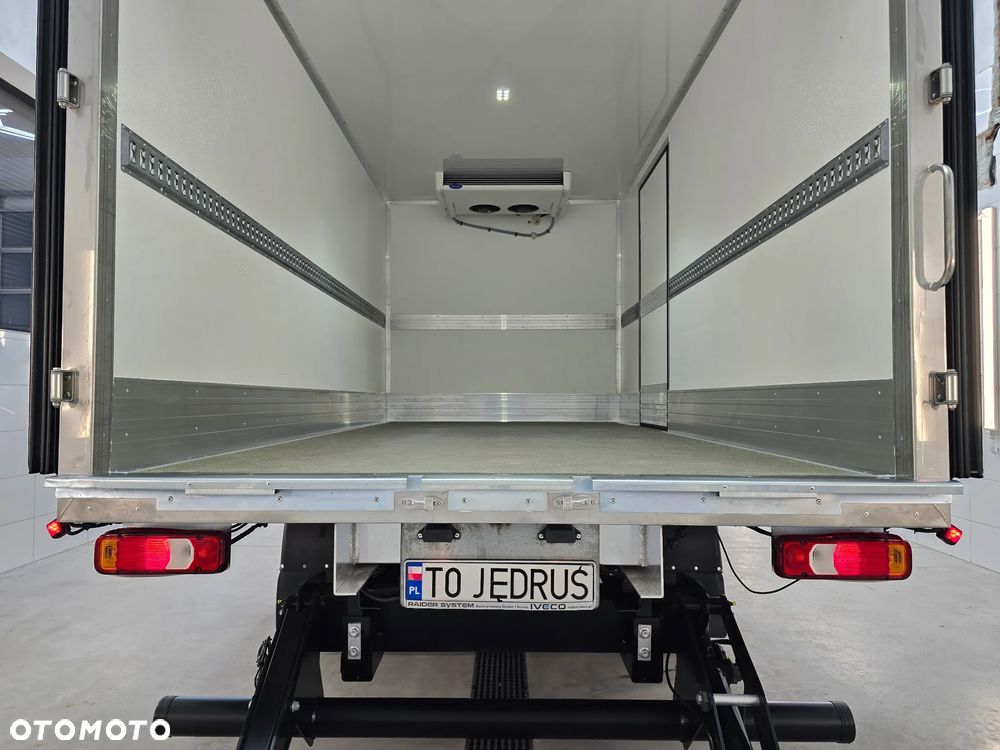 Iveco DAILY 50C18 MROŻNIA 8-PALETOWY + WINDA.1Tona AGREGAT Carrier -20*C +20*C 183Tyś km SERWIS DO OSTATNIEGO Km ASO IVECO SALON PL BOGATA OPCJA WYPOSAZENIA LED NAVI AKTYWNY TEMPOMAT FOTEL KIEROWCY PNEŁMATYCZNY - 16