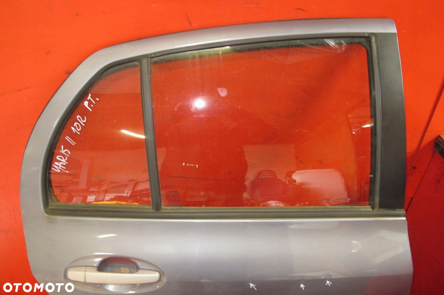 TOYOTA YARIS 2 II DRZWI TYŁ PRAWE 8T4 5D - 3