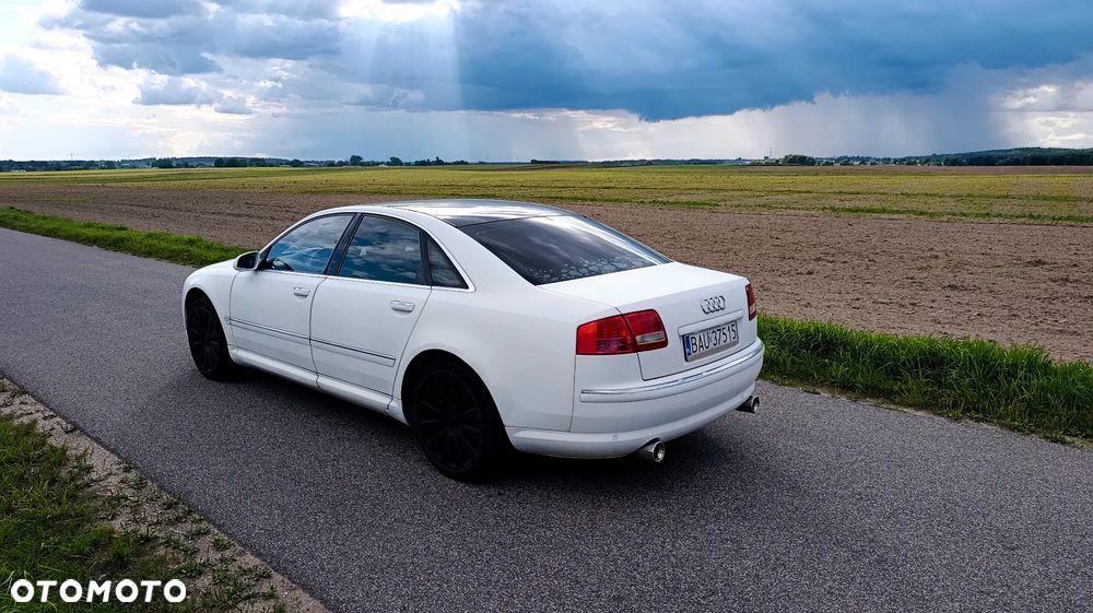 Audi A8 4.2 L Quattro - 1