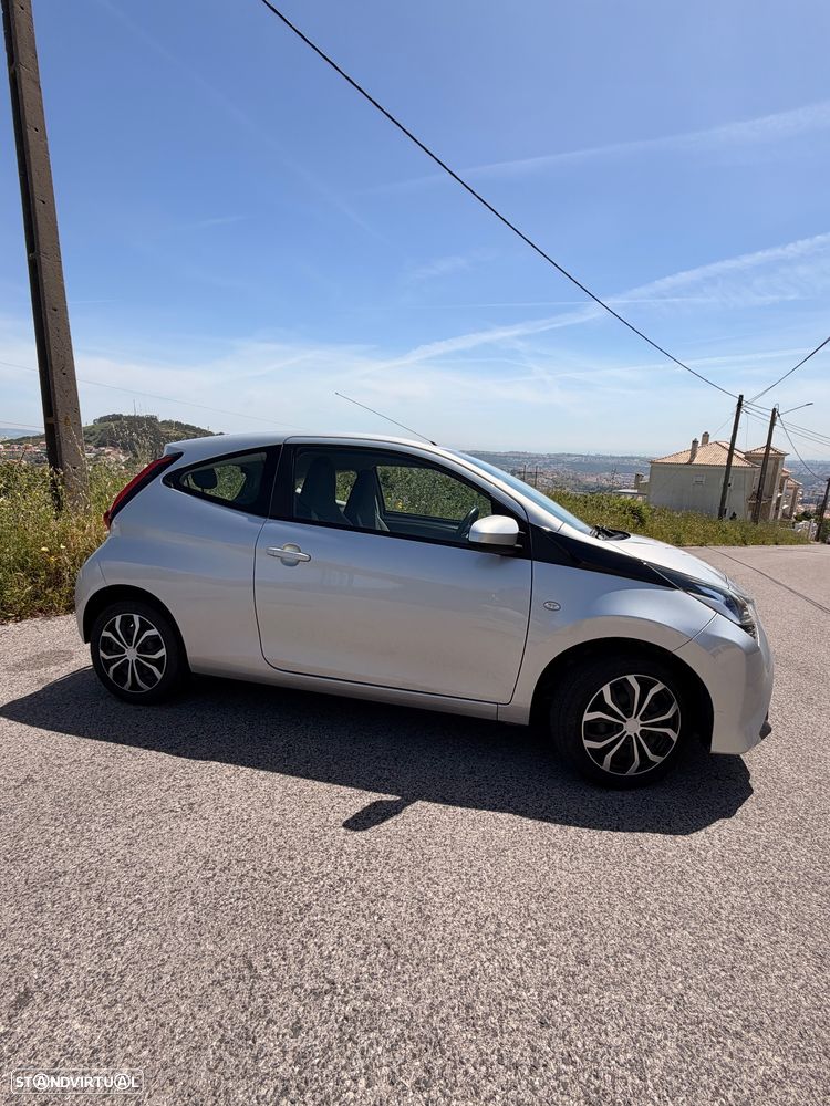 Toyota Aygo 1.0 X-Play Plus+X-Touch+TSS - 29