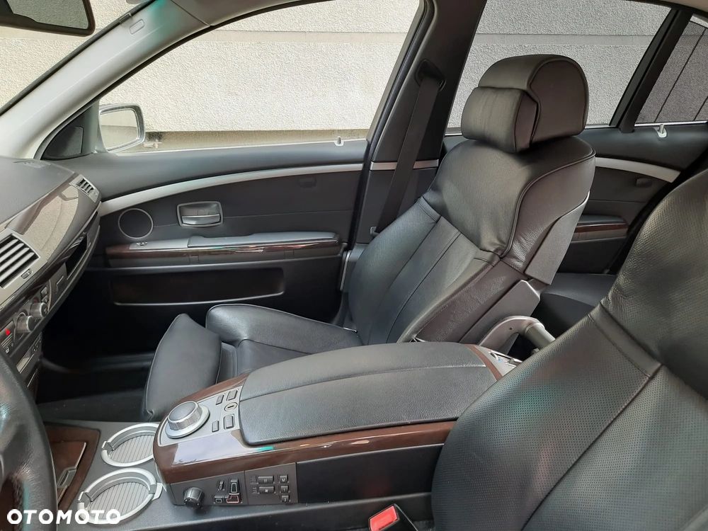 BMW Seria 7 750i - 14