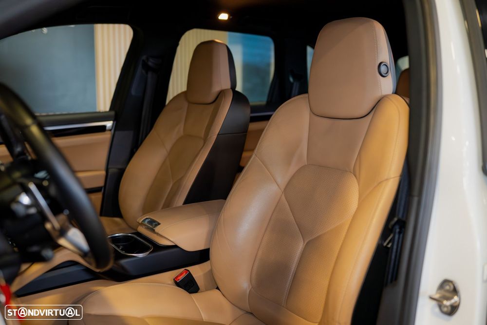 Porsche Cayenne S E-Hybrid - 4