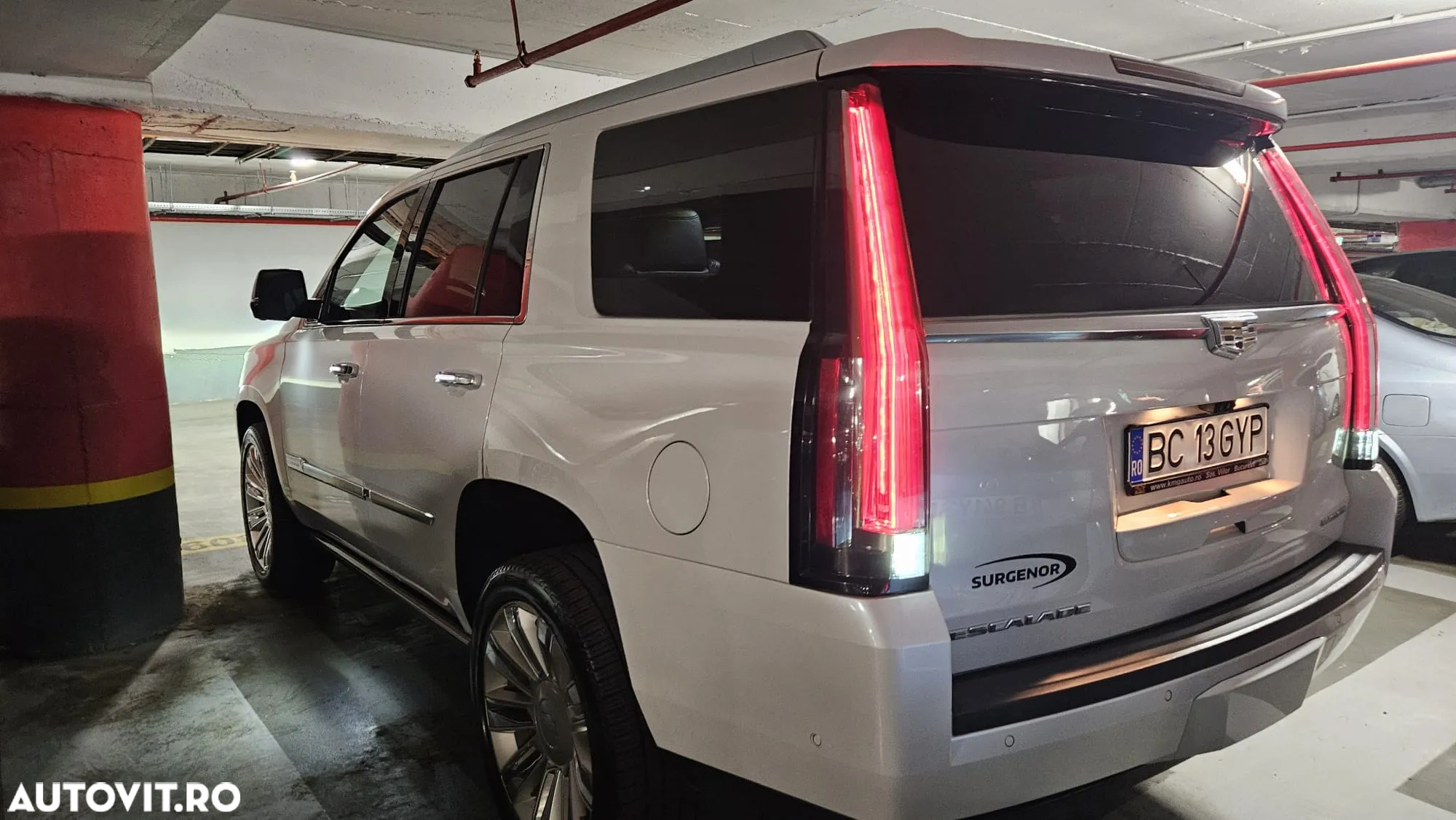 Cadillac Escalade - 2