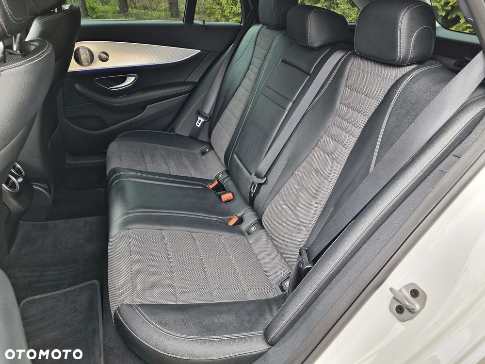 Mercedes-Benz Klasa E 220 d 4Matic 9G-TRONIC Sportstyle Edition - 29