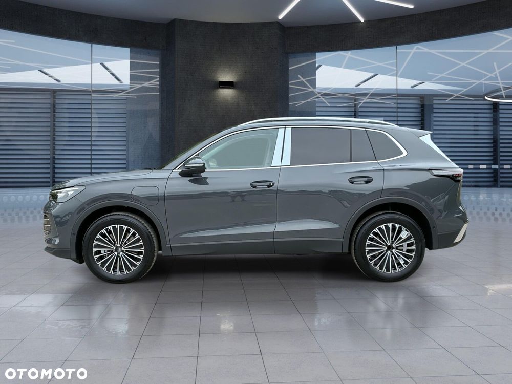 Volkswagen Tiguan - 12