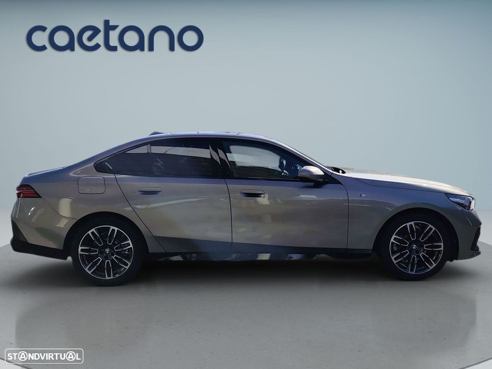 BMW 530 e Pack Desportivo M - 9