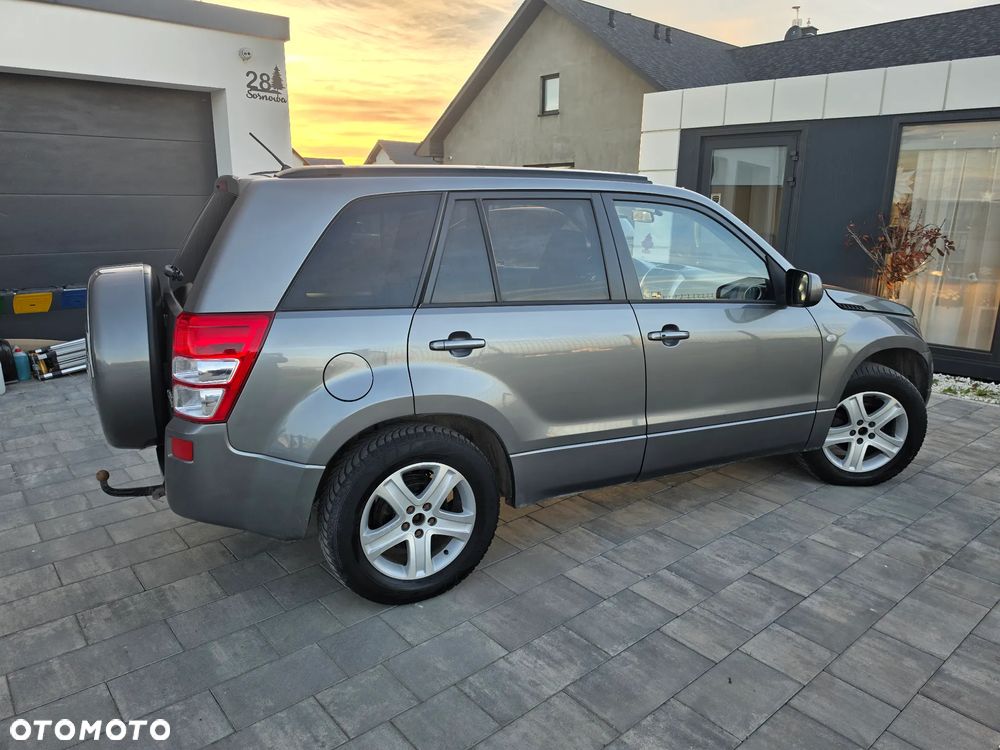 Suzuki Grand Vitara 2.0 - 18