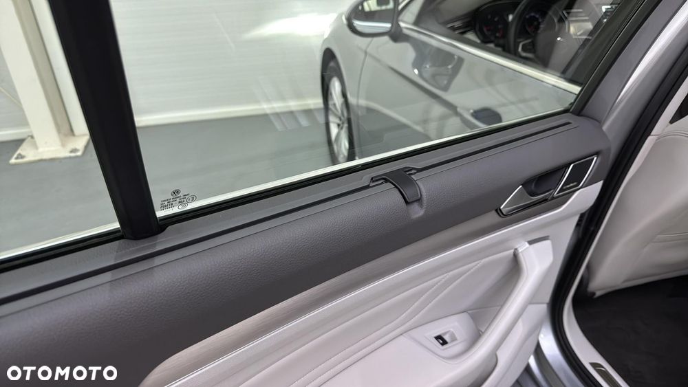 Volkswagen Passat Variant 2.0 TDI EVO Elegance DSG - 19
