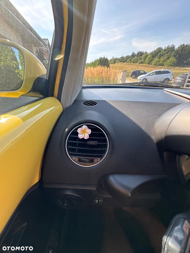 Volkswagen New Beetle - 27