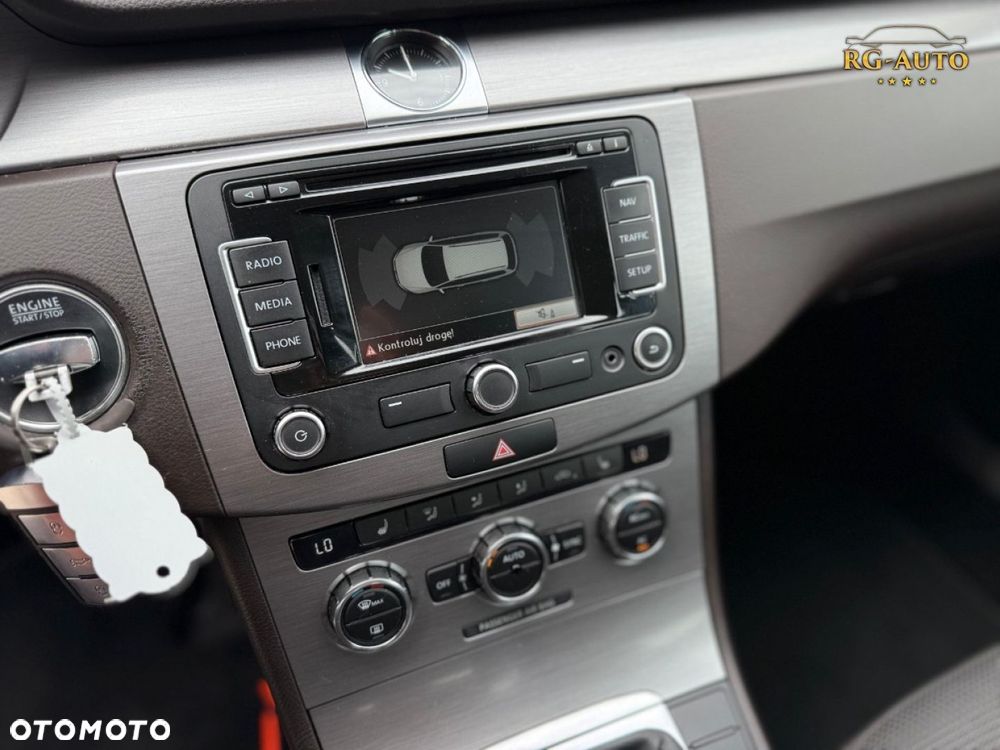 Volkswagen Passat - 25