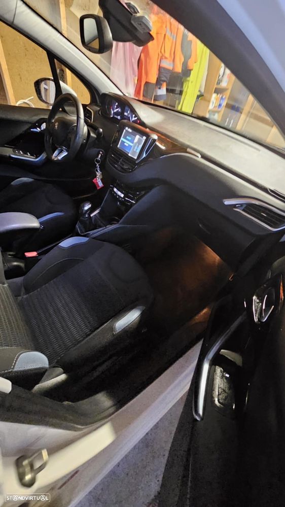 Peugeot 208 1.2 VTi Allure - 4