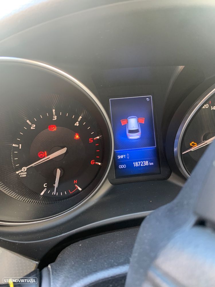 Toyota Avensis Touring Sports 2.0 D-4D Luxury+GPS - 8