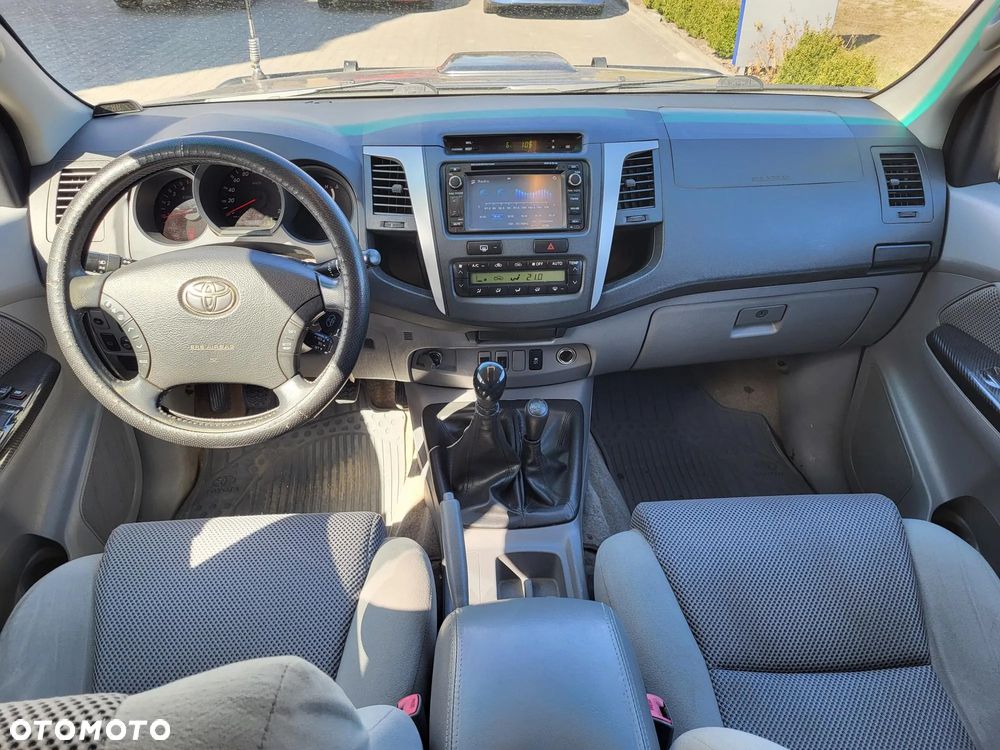 Toyota Hilux 3.0 D-4D Invincible - 19