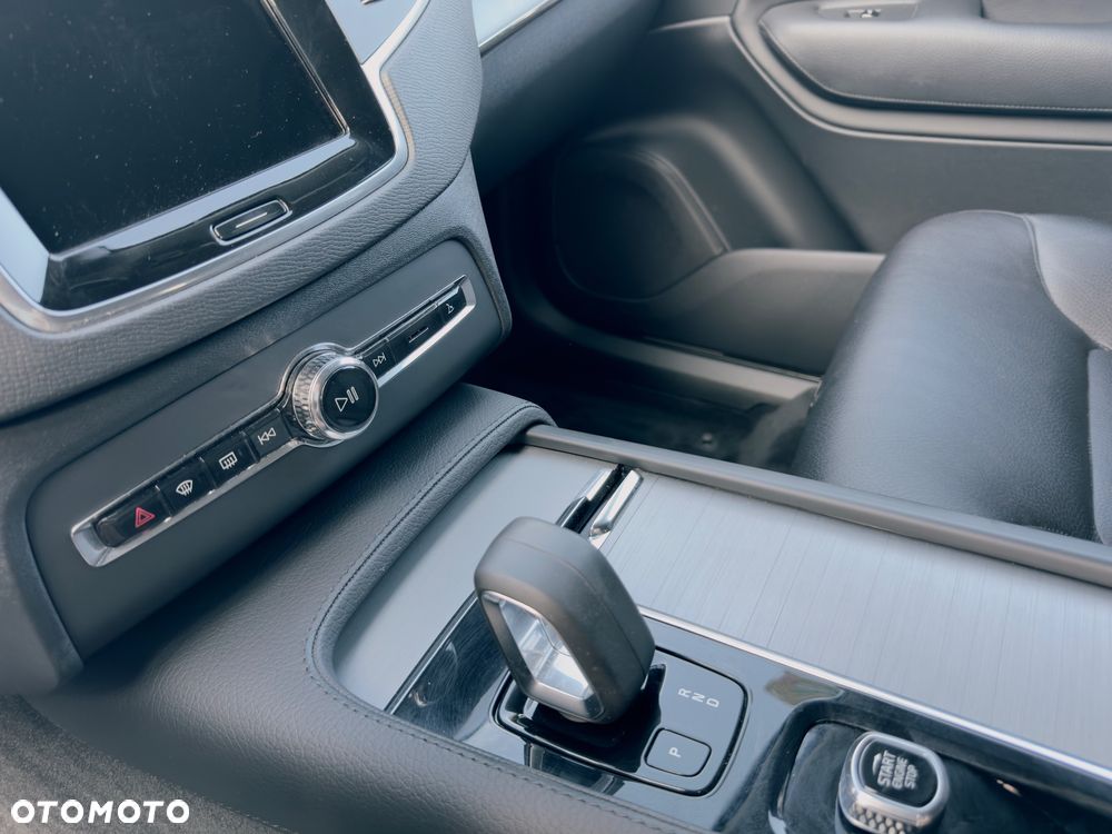Volvo XC 90 D5 AWD Geartronic Momentum - 24