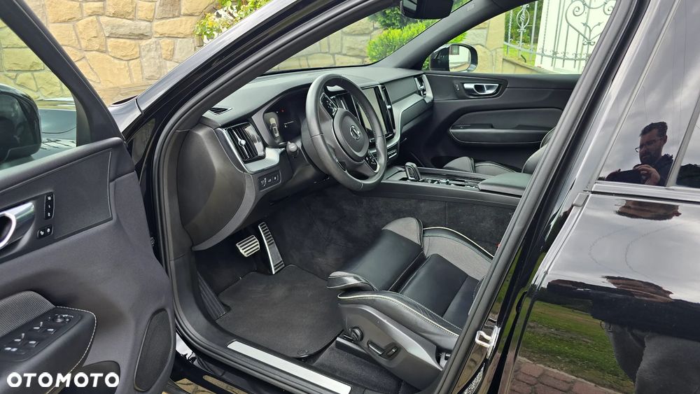 Volvo XC 60 T6 Plug-In Hybrid AWD Ultra Dark - 13