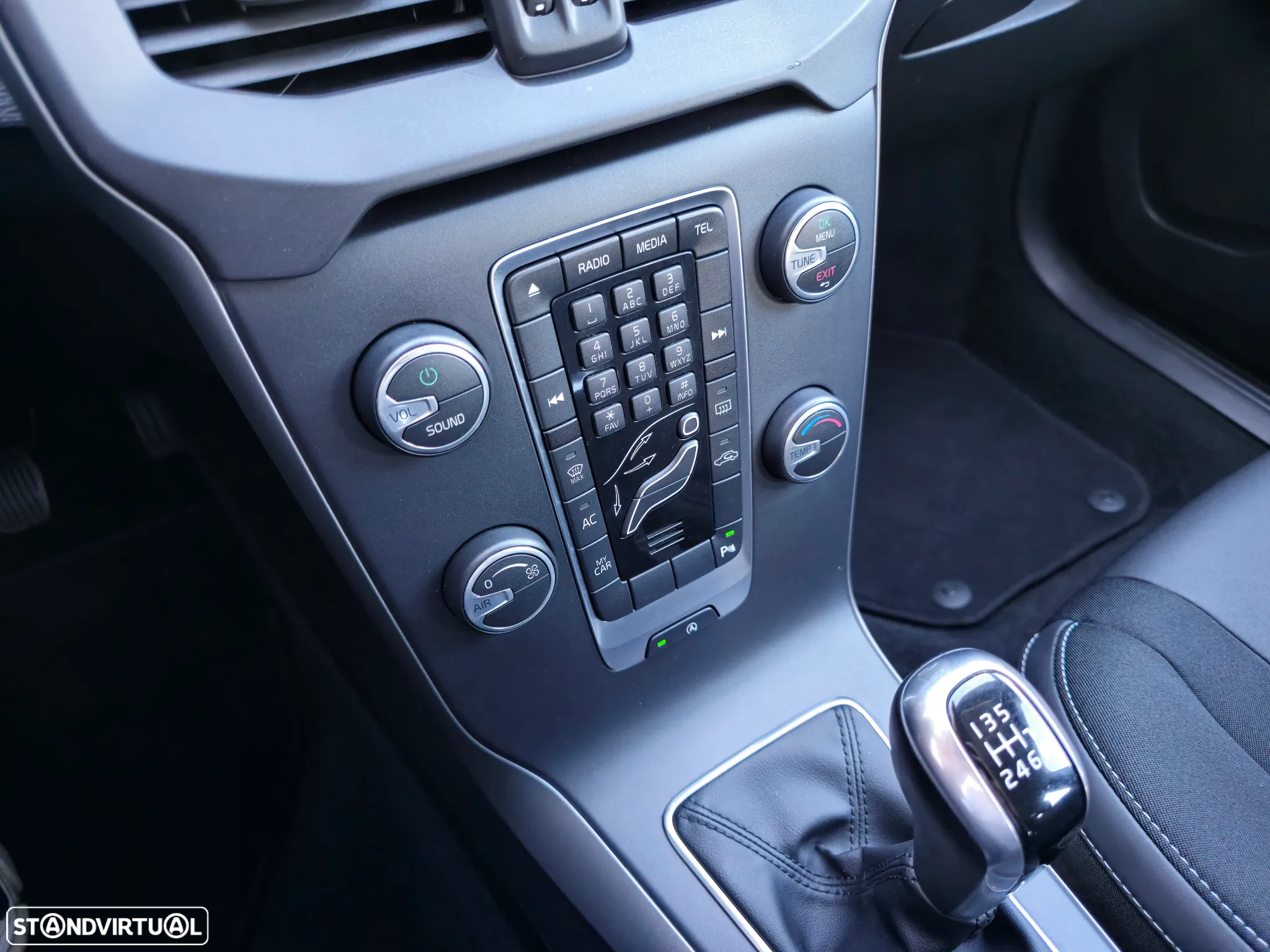 Volvo V40 2.0 D3 Momentum - 19