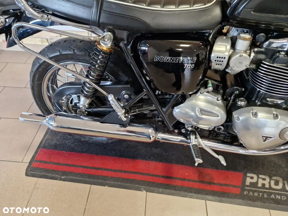 Triumph Bonneville - 27