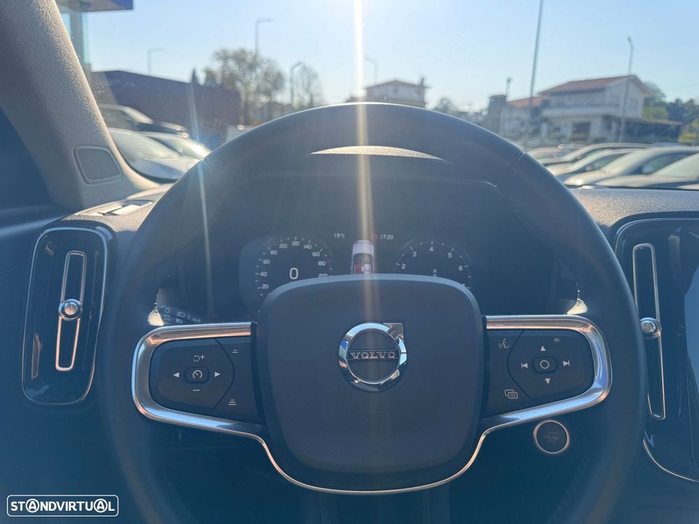 Volvo XC 40 T3 Geartronic Momentum Pro - 12