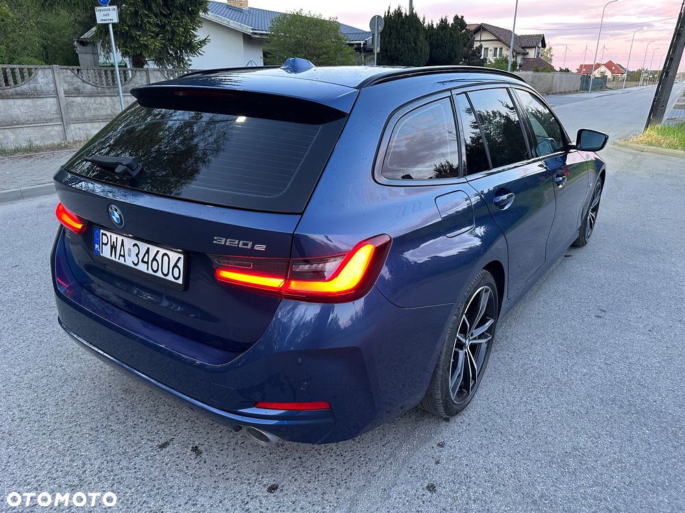 BMW Seria 3 320e M Sport - 11