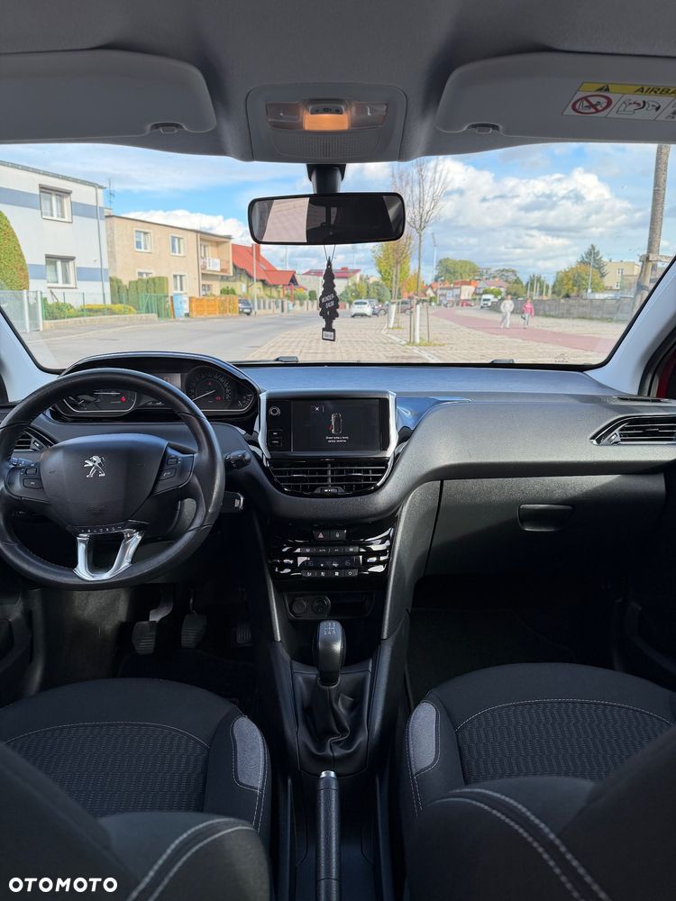Peugeot 208 - 11