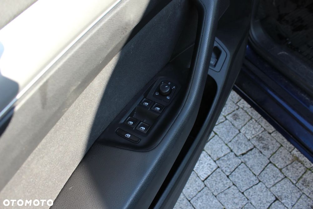 Volkswagen Passat Variant 1.6 TDI SCR DSG Comfortline - 34