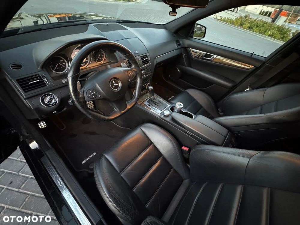 Mercedes-Benz Klasa C 63 AMG - 19