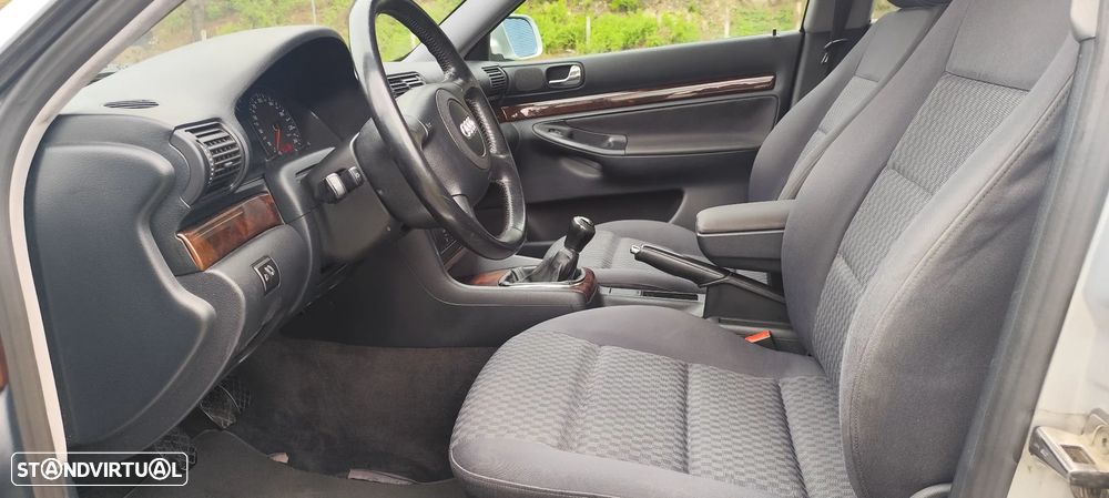 Audi A4 Avant 1.9 TDI Attraction - 9
