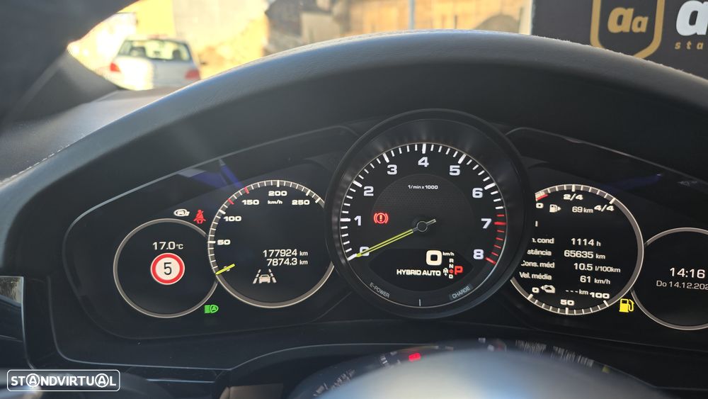 Porsche Cayenne - 30