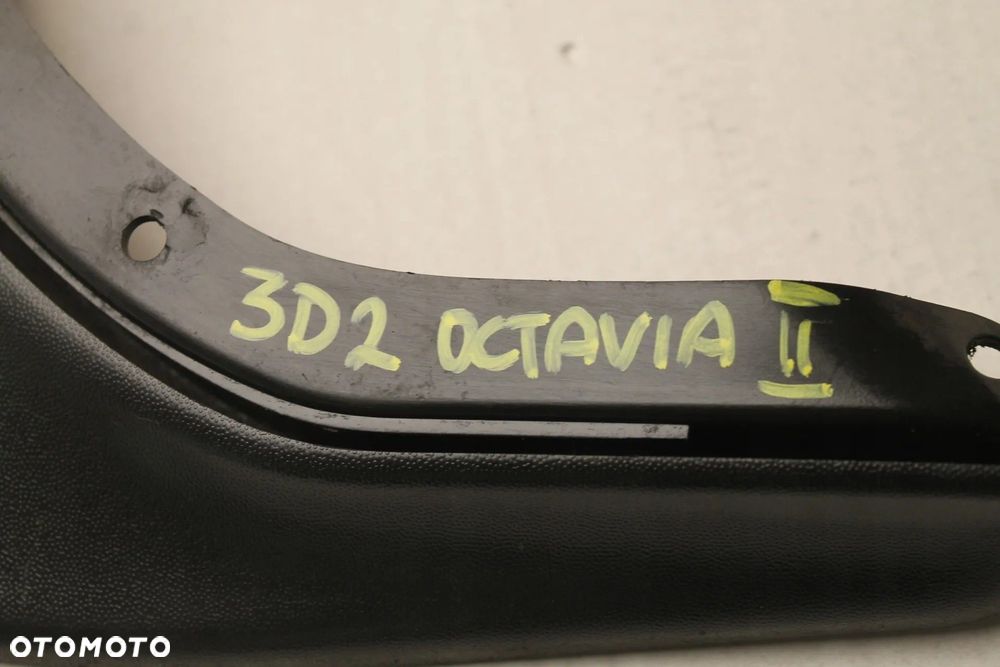 CHLAPACZ LEWY TYŁ SKODA OCTAVIA II 1Z0821821A - 5
