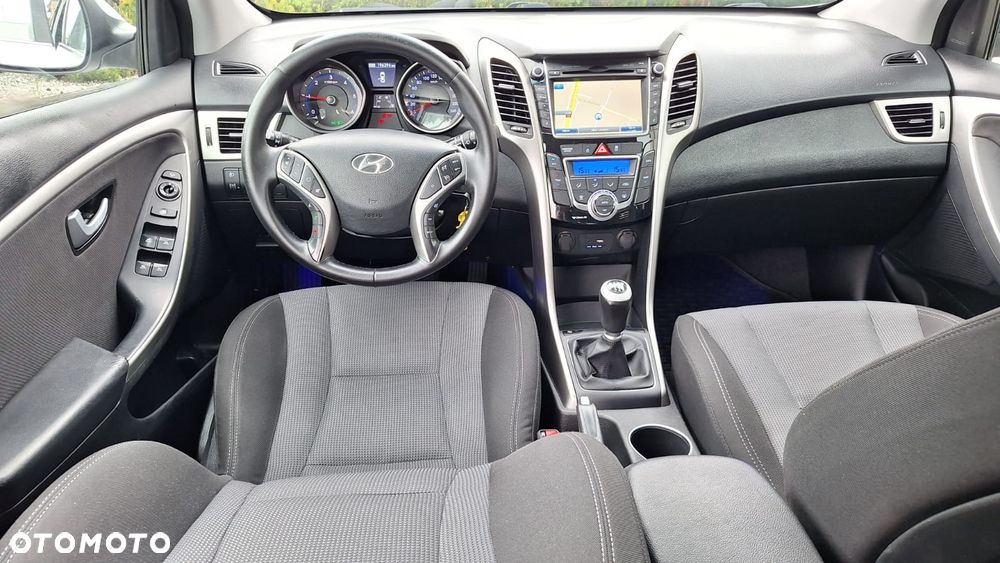Hyundai i30 blue 1.6 CRDi Passion - 17