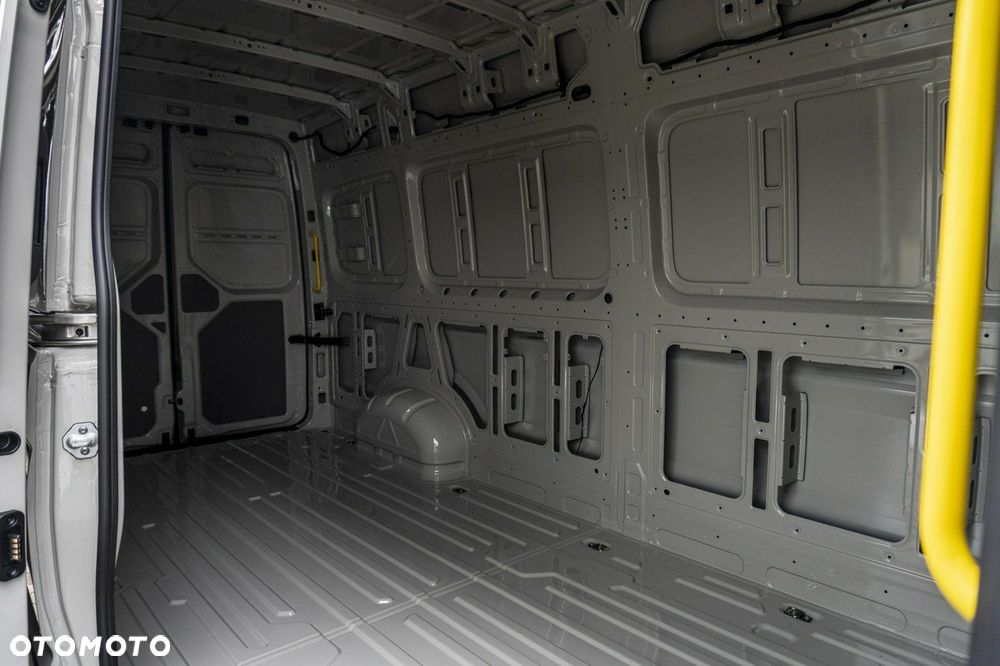 Volkswagen Crafter - 11