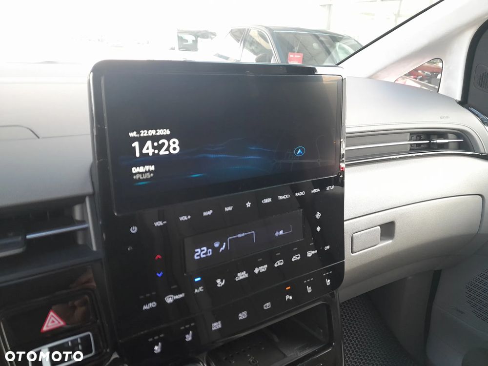 Hyundai Staria 1.6 T-GDI HEV Luxury - 25