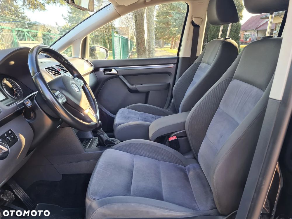 Volkswagen Touran - 4