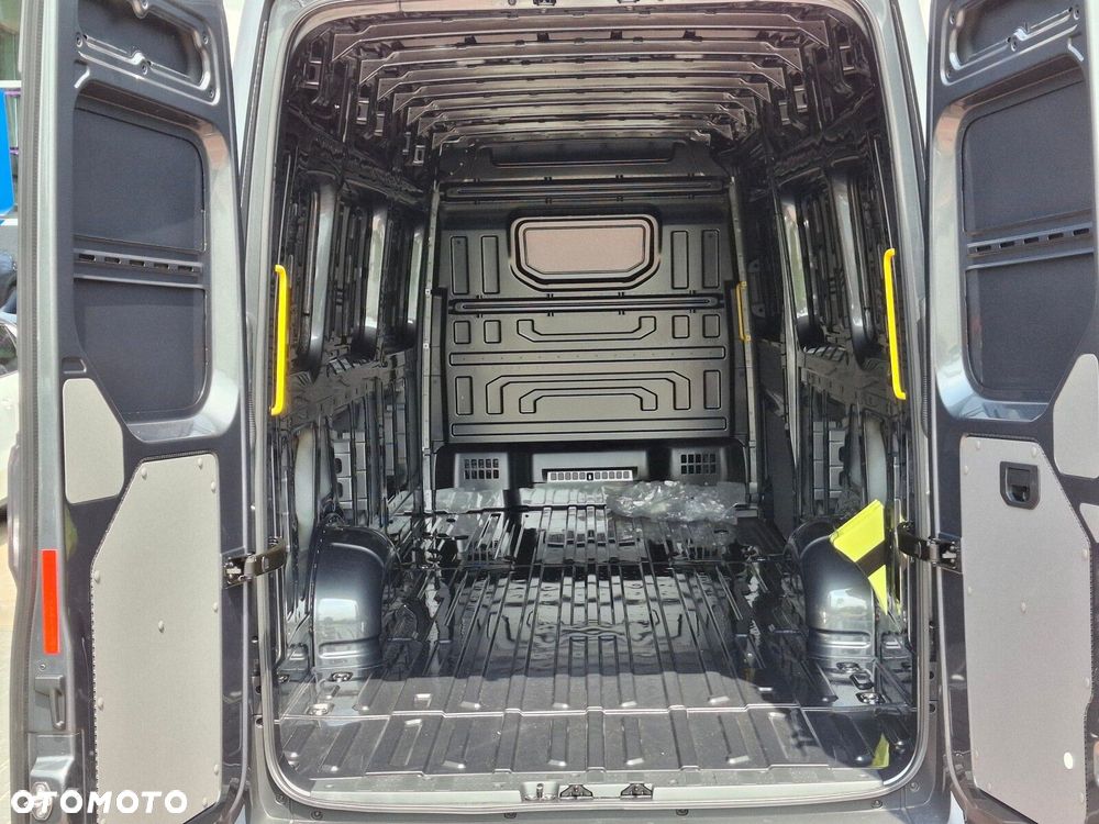 Volkswagen Crafter - 11