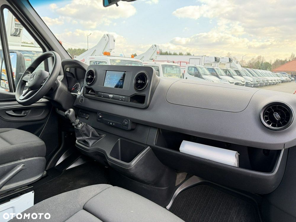 Mercedes-Benz Sprinter - 29