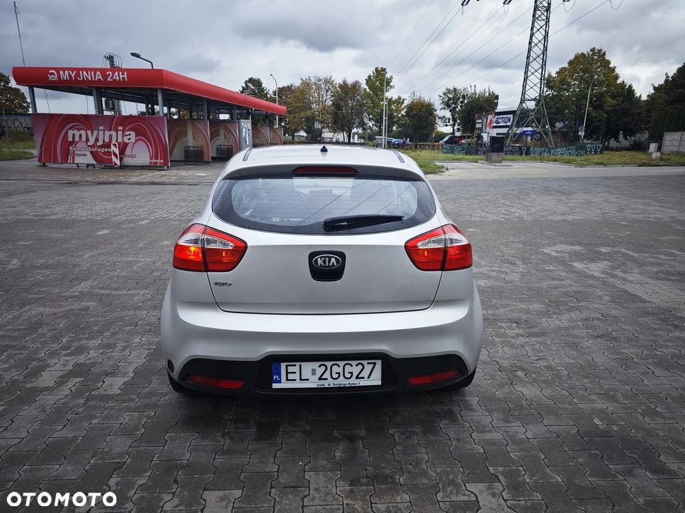 Kia Rio 1.2 L - 4
