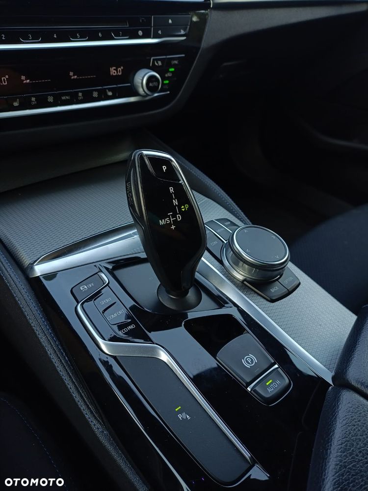 BMW Seria 5 520d xDrive - 11
