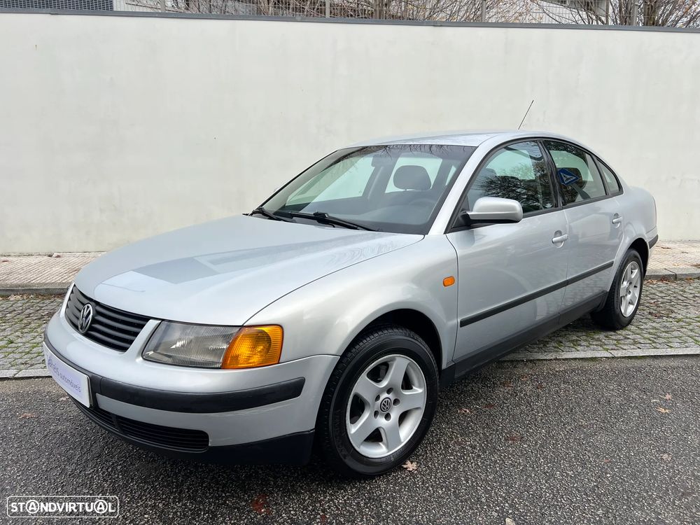 VW Passat 1.9 TDi Confortline - 1