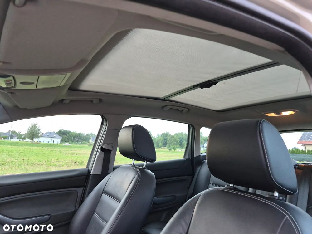 Ford Kuga 2.0 TDCi 2x4 Titanium - 16