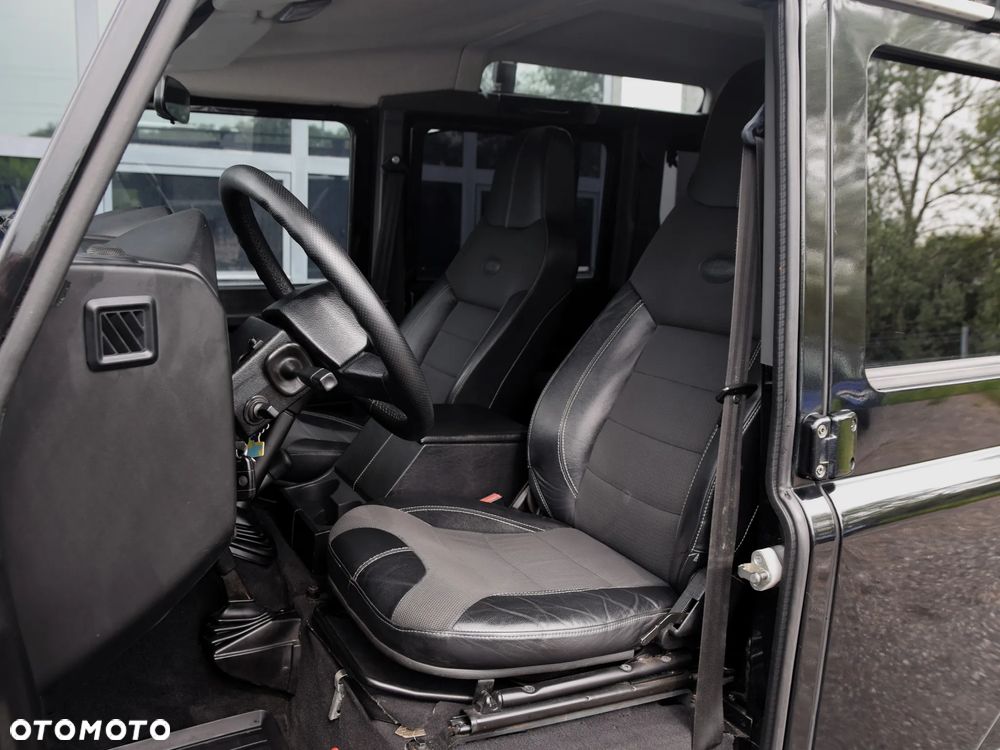 Land Rover Defender - 6