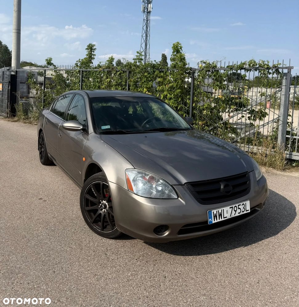 Nissan Altima - 1