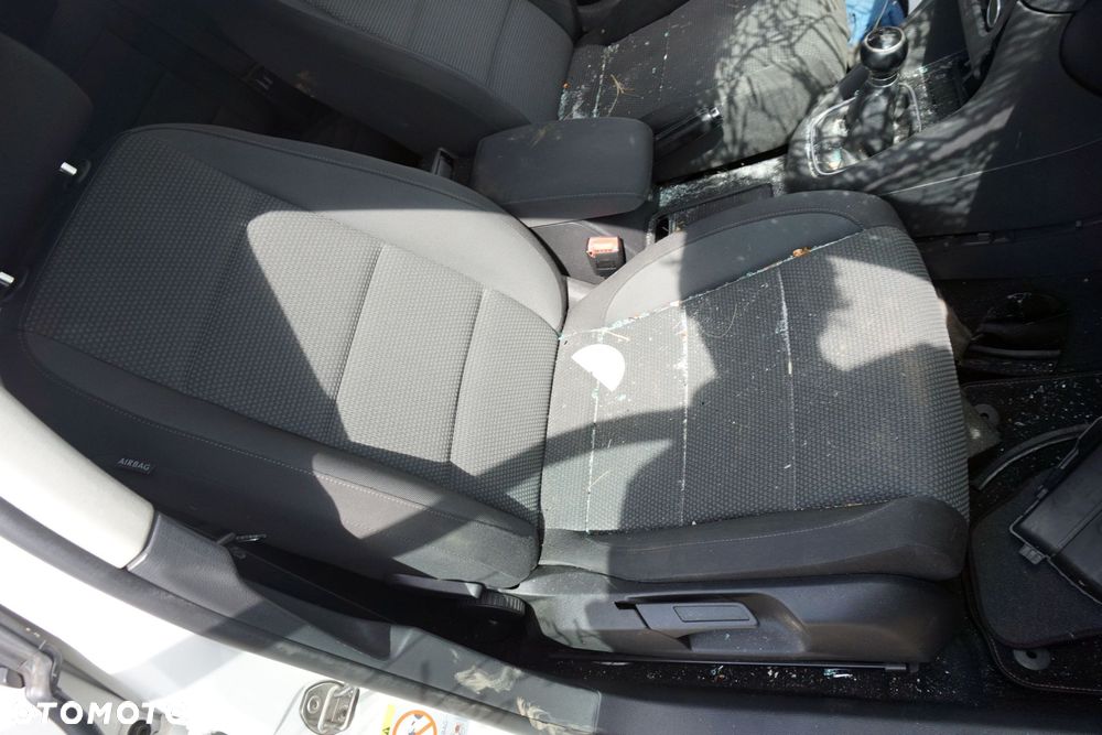 VOLKSWAGEN GOLF VI 5D HB 2011 LB9A 1.6 TDI CAYC 105KM LUB BIAŁY na części - 13