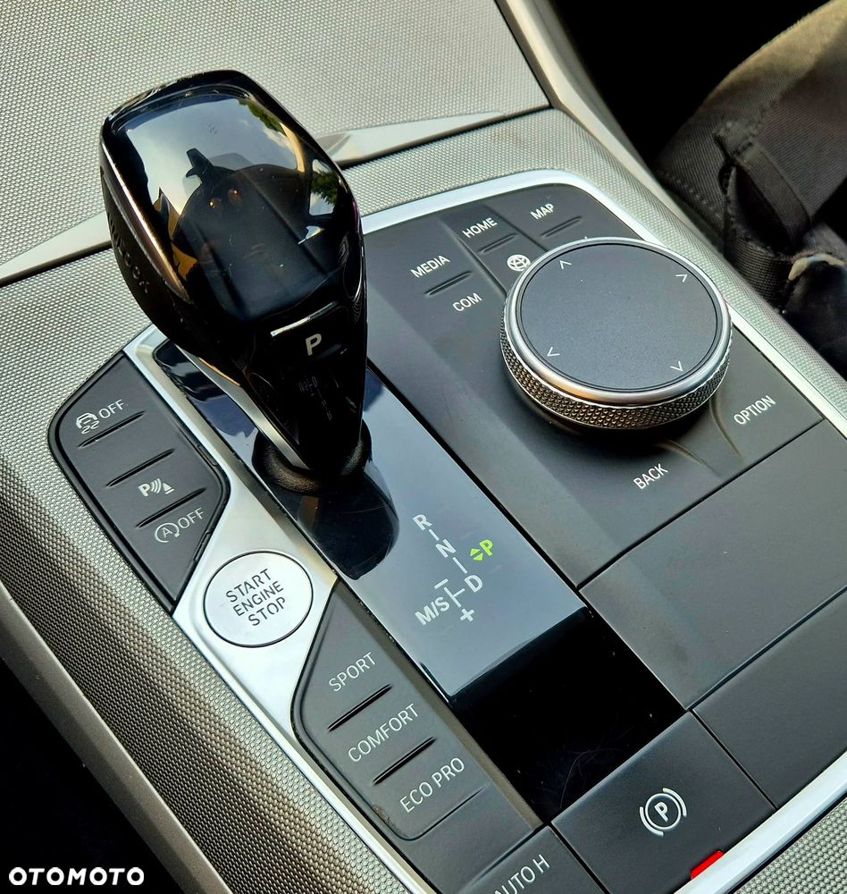 BMW Seria 3 320d Touring Advantage - 20