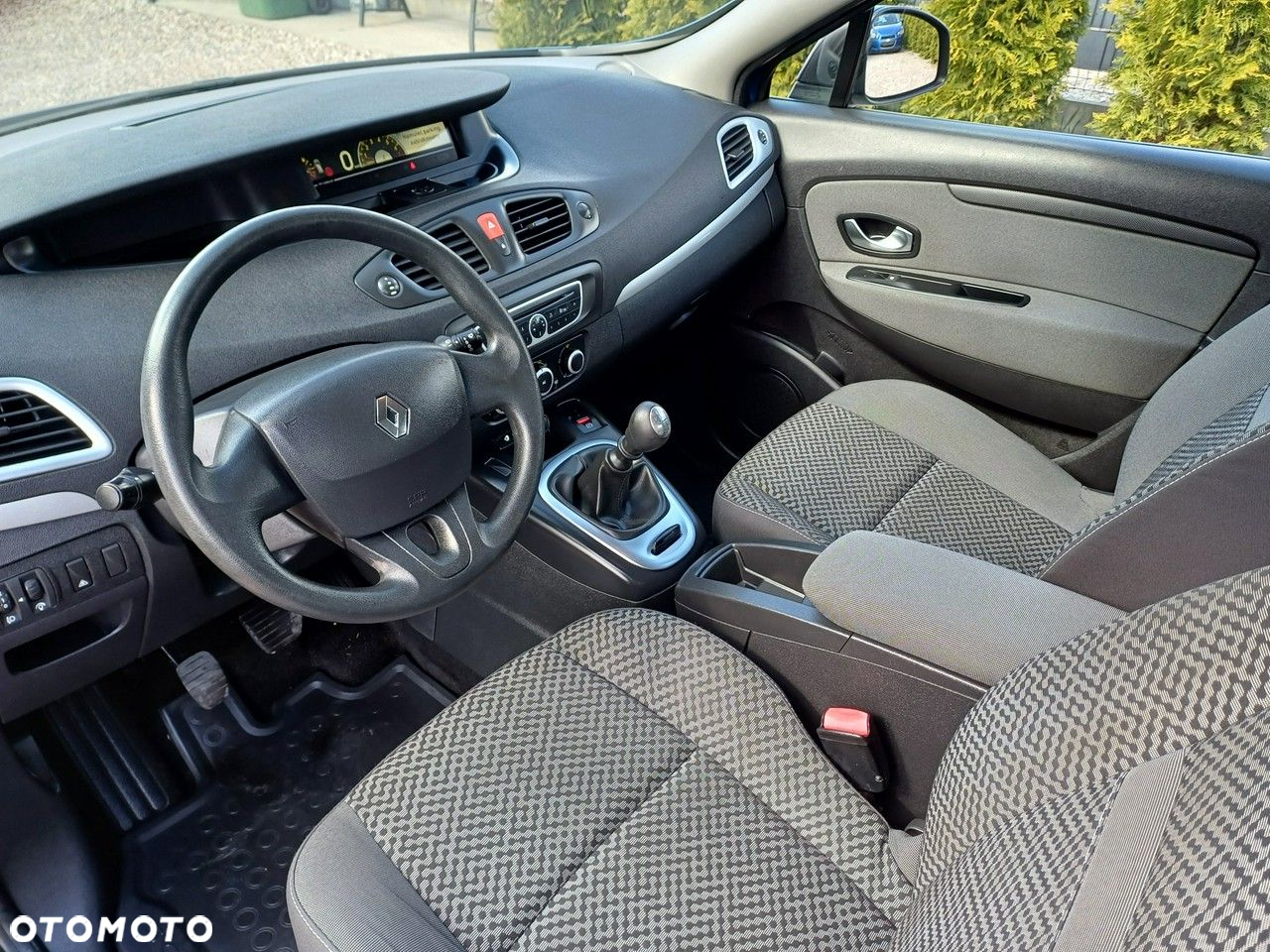 Renault Scenic 1.6 16V 110 Expression - 9