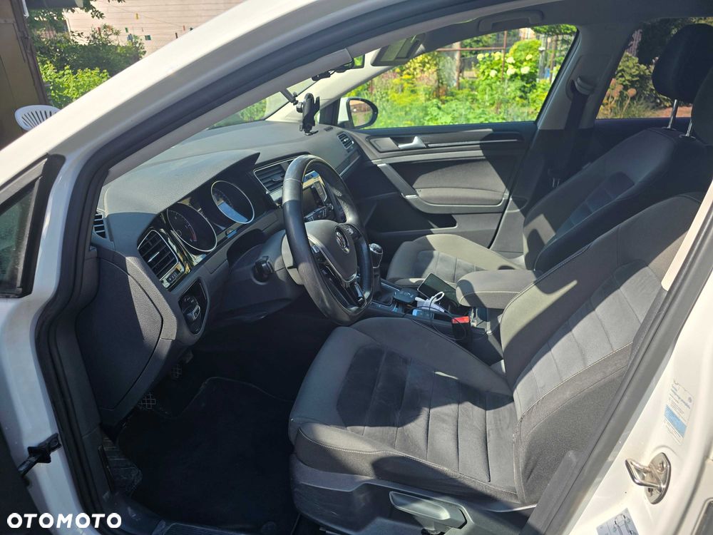 Volkswagen Golf - 2
