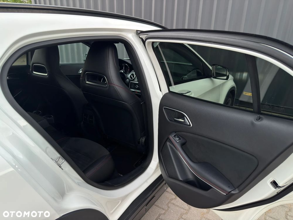 Mercedes-Benz GLA 220 4-Matic AMG Line - 21