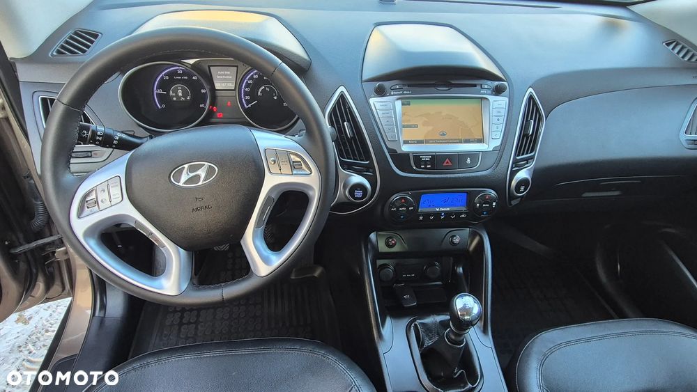 Hyundai ix35 1.7 CRDi 2WD blue Finale Gold - 36