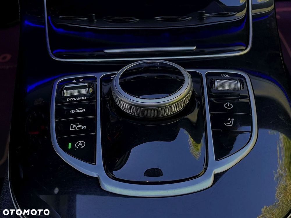Mercedes-Benz Klasa E 220 d 4-Matic 9G-TRONIC - 32