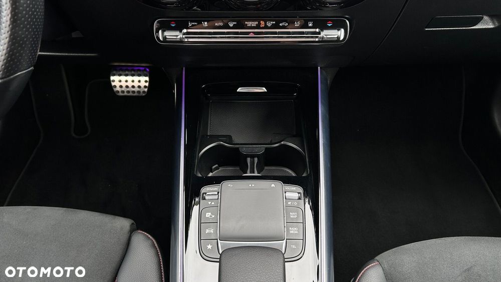 Mercedes-Benz GLA - 18