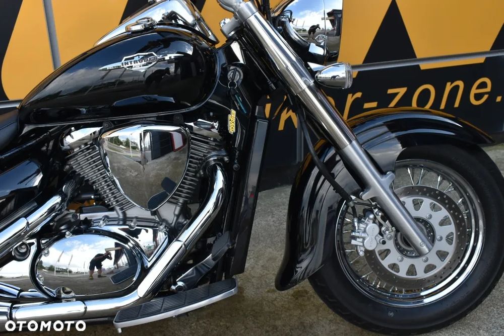Suzuki Intruder - 4